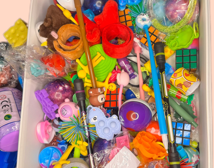 8 Item Toy Scoop
